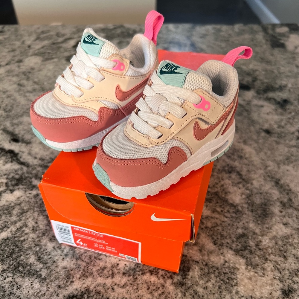 NIKE AIR MAX 1 EZ